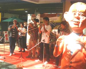 ���c�؃}�������O�ŉ��t��