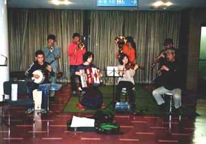 ���r�[�ɂĉ��t��